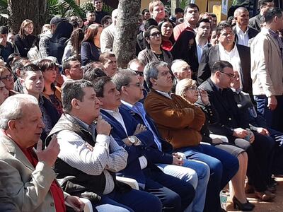 Horacio Cartes, Juan Carlos Galaverna y Enrique Riera en primera fila durante acto en Paraguarí.