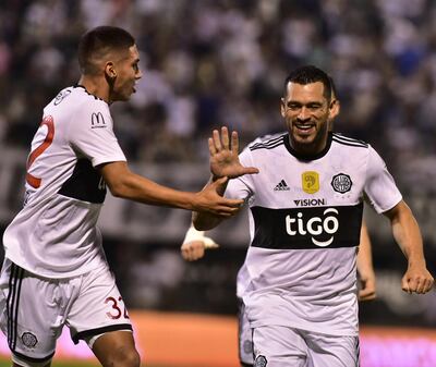 Miguel Samudio (d) marcó un golazo para Olimpia.