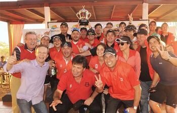 integrantes-del-yacht-y-golf-club-celebrando-el-triunfo-que-lograron-en-el-aguavista--232654000000-1477997.jpg