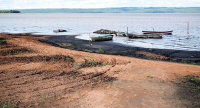 El lago Ypacaraí experimenta una histórica bajante actualmente y está colmatada de sedimentos.