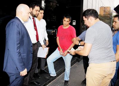 Víctor Ayala fue esposado frente a la sede del Ministerio Público.