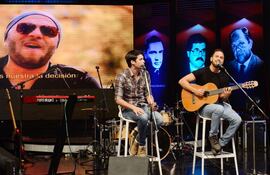 los-cantantes-acho-laterza-y-rorro-ruiz-diaz-interpretaron-en-vivo-el-himno-de-teleton-2017-en-el-programa-de-anoche--194820000000-1644130.jpg