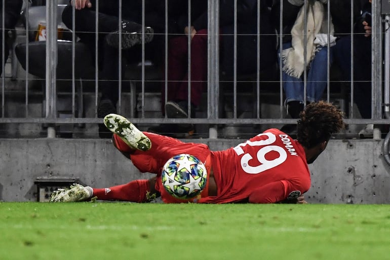 Kingsley Coman se lesionó el el juego de Champions de ayer ante el Tottenham.