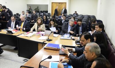 Los acusados y sus abogados al momento en que se iniciaba la audiencia preliminar por el caso audios filtrados.