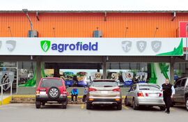 El horario de atención de Agrofield al público es de lunes a sábados, de 07:00 a 17:00, y domingos de 07:00 a 12:00.