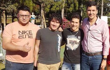 los-estudiantes-de-la-una-sergio-rios-victor-brugada-victor-espinoza-y-el-precandidato-santiago-pena-en-ybycui--194311000000-1626097.jpg