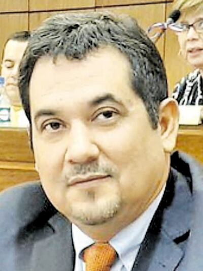 Martín Arévalos (ANR, Añetete), vicepresidente primero del Senado, cuestionó la gestión de Julio Ullón.