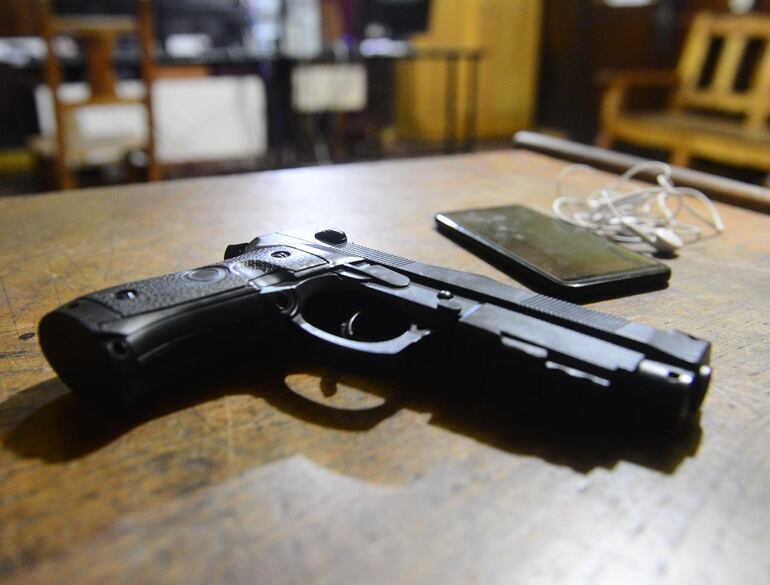 Evidencias incautadas de los presuntos autores.