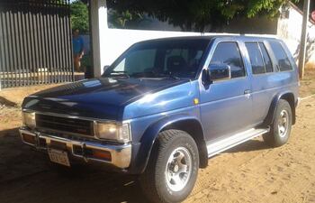 camioneta-nissan-terrano-azul-que-fue-robada-en-la-noche-del-viernes-sobre-la-avenida-ygatimi-casi-juan-e-oleary--193659000000-1818280.jpg