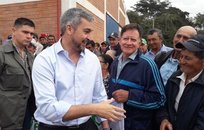 El presidente Mario Abdo Benítez (c) visitó ayer a la mañana la Cooperativa Manduvirá Ltda. y la Azucarera Otisa, asentadas en la localidad de Arroyos y Esteros, departamento de Cordillera.