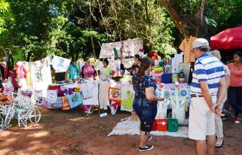 uno-de-los-stands-mas-visitados-fue-la-de-artesania-perteneciente-al-comite-de-mujeres-po-katupyry-de-capiibary-que-cuenta-con-novedosos-productos--202502000000-1777492.jpg