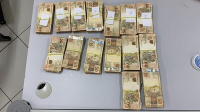 Los federales encontraron en la maleta de un camionero 83 mil reales, unos G. 91 millones al cambio actual. La legislación brasileña solo autoriza a transportar 10 mil reales por viajero.