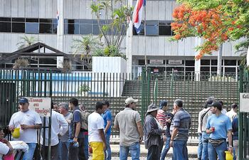 Los funcionarios de la ANDE perciben tres tipos diferentes de ayudas alimentarias y dos de ayudas vacacionales.