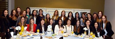 Rebeca Da Silva fue agasajada por un grupo de amigas en La Brioche. La futura mamá dará a luz a un varón que se llamará Rafael. Asistieron al té baby shower Rosana Rolón, Maia Vargas, Mariam Zaracho, Antonella Arzamendia, Macarena León, Paloma Mernes, Alejandra Centurión,  Araceli Palacios y  Cynthia Amarilla, entre otras.