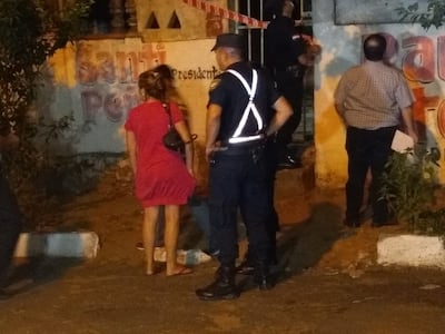 Zulma Arzamendia, de espaldas, momentos previos a ser detenida.