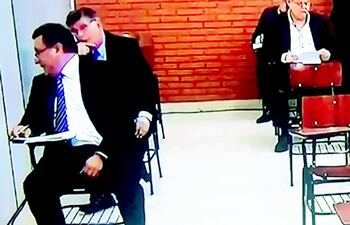 Los candidatos a ministro Rubén Romero y Óscar Rodríguez Kennedy, en pleno “conversatorio”, durante el examen.