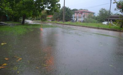Una de las calles de Fuerte Olimpo cubierta de agua tras las intensas lluvias.