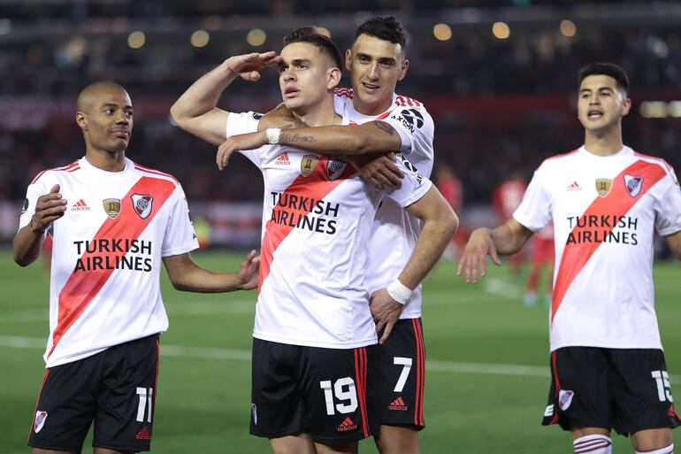 Rafael Santos Borré luego de anotar el segundo de River.