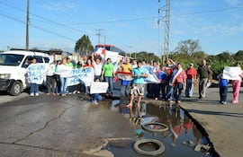 los-vecinos-de-san-lorenzo-reclaman-la-presencia-de-obras-publicas-para-reparar-la-danada-via--204929000000-1599772.jpg