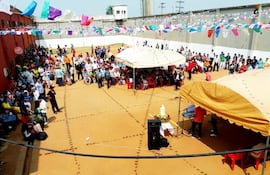 internos-junto-con-sus-familiares-participaron-de-la-misa-en-honor-a-la-virgen-de-la-merced-en-el-penal-de-c-oviedo--01538000000-1632229.jpg