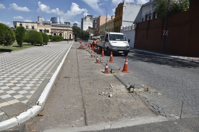 Los obreros trabajaron durante toda la mañana de este sábado y también durante la tarde.
