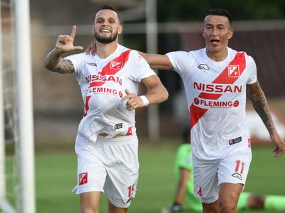 El festejo de Rodrigo Alborno tras anotar el segundo gol de River Plate y lo acompaña Prieto, autor del tercero.