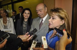 margarita-morselli-auda-roig-alfredo-luis-jaeggli-y-leila-rachid-tras-la-reunion-realizada-en-presidencia-del-senado--213622000000-549424.jpg