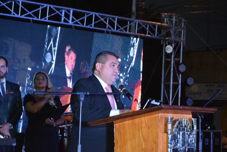 Luis Yd, intendente de Encarnación durante su discurso.