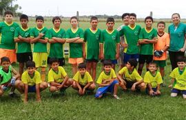 varios-de-los-chicos-de-la-comunidad-de-tacuaras-que-esta-a-solo-35-km-de-la-ciudad-de-pilar-se-aglutinan-en-la-escuela-de-futbol-que-fue-creada-hac-124308000000-1694987.jpg