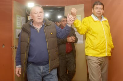 Los taxistas llegan al juzgado donde los jueces dispusieron arrestos domiciliarios.