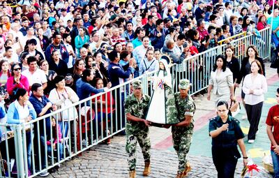 La misa de ayer fue dedicada a los militares y policías. Muchos de ellos asistieron a la eucaristía presidida por Mons. Martínez.