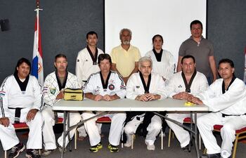 nuevas-autoridades-de-la-federacion-paraguaya-de-taekwondo-que-asumieron-recientemente-el-cargo--220237000000-1506354.jpg