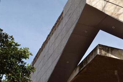 Parte de la fachada del salón auditorio Agustín Pío Barrios de San Juan Bautista, Misiones.
