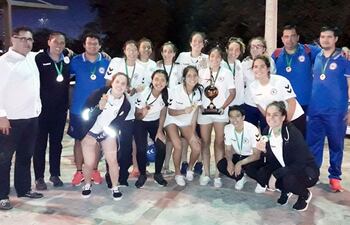 componentes-de-la-seleccion-nacional-junior-femenina-posan-felices-apenas-arribaron-ayer-procedentes-de-goiania--213507000000-1694284.jpg
