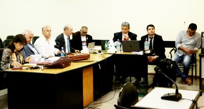 El exministro del Interior Walter Bower (de camisa blanca) y los excomisarios Merardo Palacios y Osvaldo Vera están acusados por supuesta lesión corporal en el ejercicio de funciones públicas.