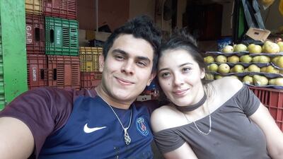 Vender frutas en el mercado es el medio al que recurre Antonio Franco (19), quien se levanta todas las mañanas con la convicción de sacar adelante a su familia.