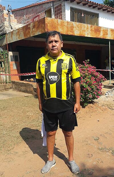 Rodolfo Echeverría Leguizamón (52 años), con la aurinegra en su querida ciudad de Areguá.