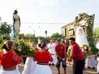Llegada de la imagen de la Virgen de la Asunción junto a Virgen de la Candelaria. La patrona de Areguá devolverá la visita el 15 de agosto próximo.