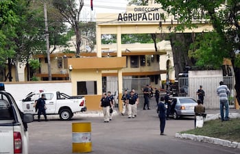 los-uniformados-abandonan-el-lugar-de-reclusion-del-capo-mafioso-tras-el-allanamiento-el-jueves-ultimo--202131000000-1634601.jpg