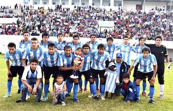 el-plantel-albiceleste-del-8-de-diciembre-va-por-su-decima-copa-en-la-liga-ovetense-de-futbol--204324000000-564070.jpg