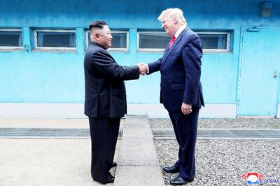 La última reunión entre Kim Jong-Un (i) y Donald Trump  (d), fue en la histórica frontera entre las dos Coreas.