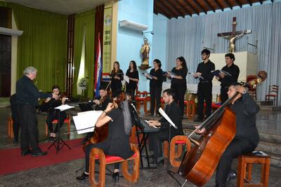 La orquesta Sonidos de Paraqvaria ofreció la obra Misa de Potosí.