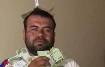 En los días pasados, el video de un candidato a intendente de Karapã'i del departamento de Amambay se viralizó, luego de que Carlos Rubén “Chicharõ” Sánchez, vinculado al narcotráfico, enviara el material a grupos de Whatsapp