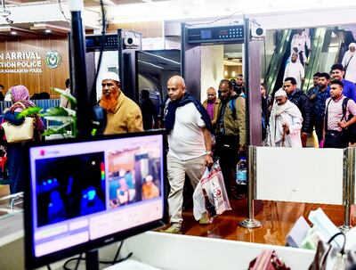 Aeropuertos  miden la temperatura corporal de los pasajeros y los derivar a hospitales en casos de sospecha.
