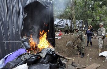 antidrogas-de-amambay-hallaron-en-la-colonia-estrella-un-enorme-campamento-narco-donde-destruyeron-mas-de-32-toneladas-de-marihuana-picada--222243000000-554097.jpg