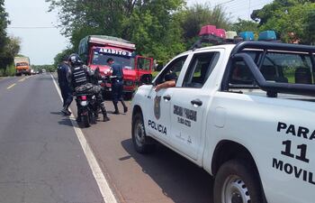 Los ocupantes del camión afortunadamente no fueron alcanzados por las balas.