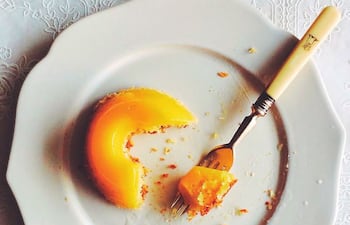 asi-surgio-un-dulce-llamado-brisas-do-lis-que-se-hacia-con-muchas-yemas-de-huevo-azucar-y-almendras-el-quindim-recuerda-mucho-a-esa-receta-pero-e-02438000000-1524216.jpg