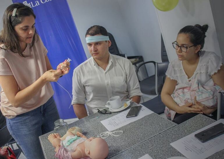 Cuando de lactancia se trata, es importante la capacitación de madres y padres, en igualdad de condiciones.