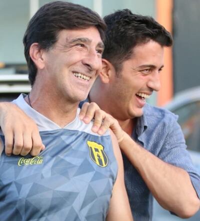 Gustavo Costas, DT de Guaraní, con Santiago Guillermo Sosa Fracchia.