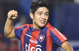 sergio-diaz-futbolista-profesional-de-cerro-porteno-y-de-la-seleccion-nacional-sub-20-tiene-solo-16-anos-aspira-al-premio-revelacion--230634000000-1270539.jpg